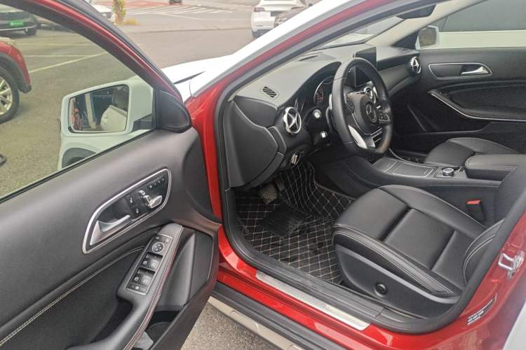 Used Mercedes-Benz GLA 2019 GLA 200 Dynamic Edition Driver Seat