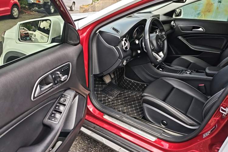 Used Mercedes-Benz GLA 2019 GLA 200 Dynamic Edition Driver Seat