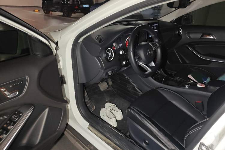 Used Mercedes-Benz GLA 2019 GLA 200 Dynamic Edition Driver Seat