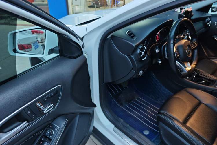Used Mercedes-Benz GLA 2019 GLA 200 Dynamic Edition Driver Seat