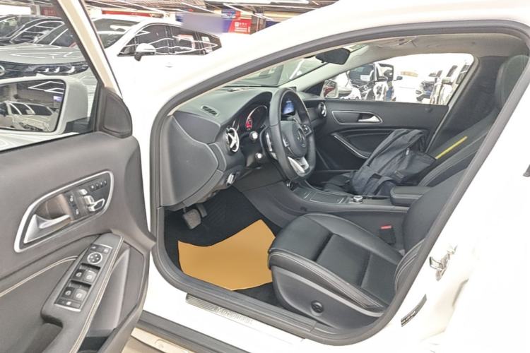 Used Mercedes-Benz GLA 2019 GLA 200 Dynamic Edition Driver Seat