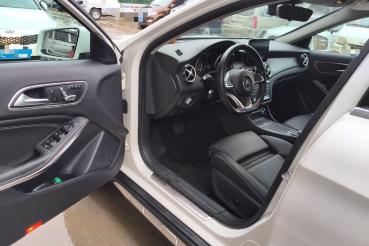 Used Mercedes-Benz GLA 2019 GLA 200 Dynamic Edition Driver Seat