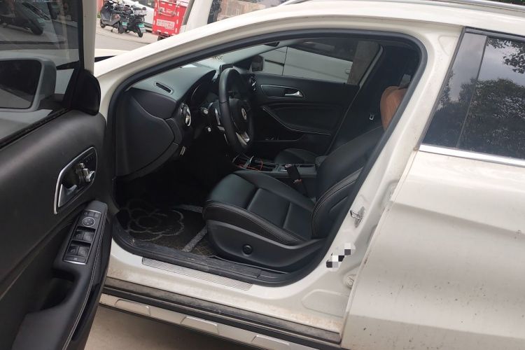 Used Mercedes-Benz GLA 2019 GLA 200 Dynamic Edition Driver Seat