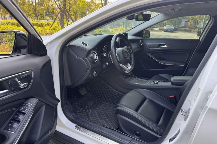 Used Mercedes-Benz GLA 2019 GLA 220 4MATIC Sport Edition Driver Seat