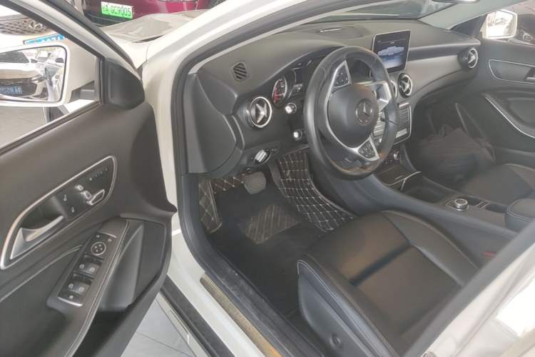 Used Mercedes-Benz GLA 2019 GLA 200 Dynamic Edition Driver Seat
