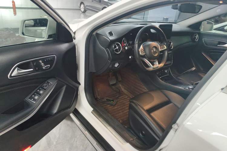 Used Mercedes-Benz GLA 2019 GLA 200 Dynamic Edition Driver Seat