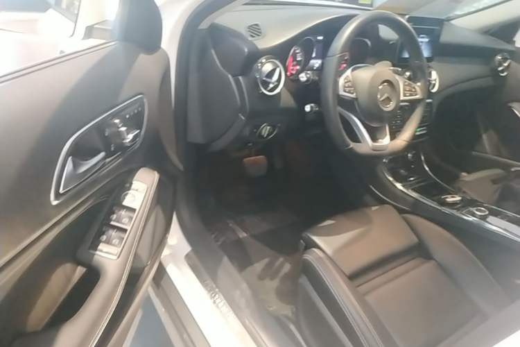 Used Mercedes-Benz GLA 2019 GLA 200 Dynamic Edition Driver Seat