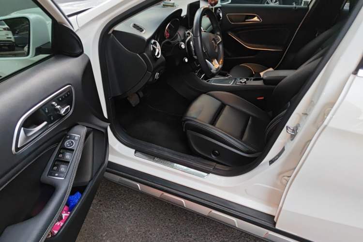 Used Mercedes-Benz GLA 2019 GLA 200 Dynamic Edition Driver Seat