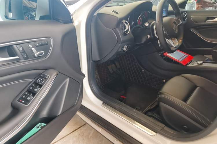Used Mercedes-Benz GLA 2019 GLA 200 Dynamic Edition Driver Seat
