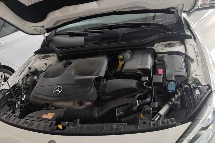 Used Mercedes-Benz GLA 2019 GLA 260 4MATIC Sport Edition Engine Bay