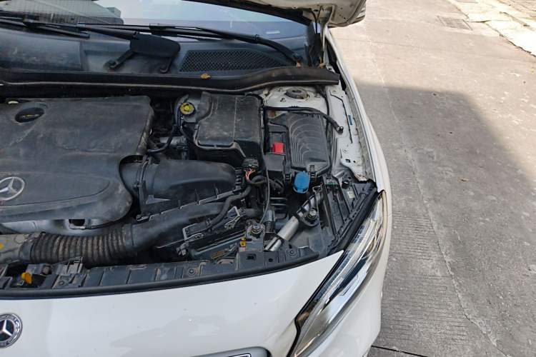 Used Mercedes-Benz GLA 2019 GLA 200 Fashion Model Engine Bay Left