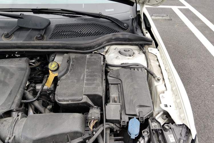Used Mercedes-Benz GLA 2019 GLA 200 Fashion Model Engine Bay Left