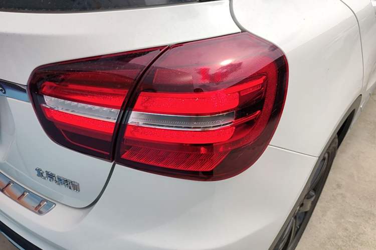 Used Mercedes-Benz GLA 2019 GLA 200 Fashion Model Exterior 3