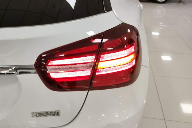Used Mercedes-Benz GLA 2019 GLA 200 Fashion Model Exterior 3