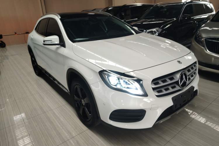 Used Mercedes-Benz GLA 2019 GLA 200 Fashion Model Front Right 45 Deg