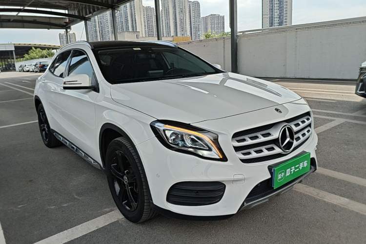 Used Mercedes-Benz GLA 2019 GLA 200 Fashion Model Front Right 45 Deg