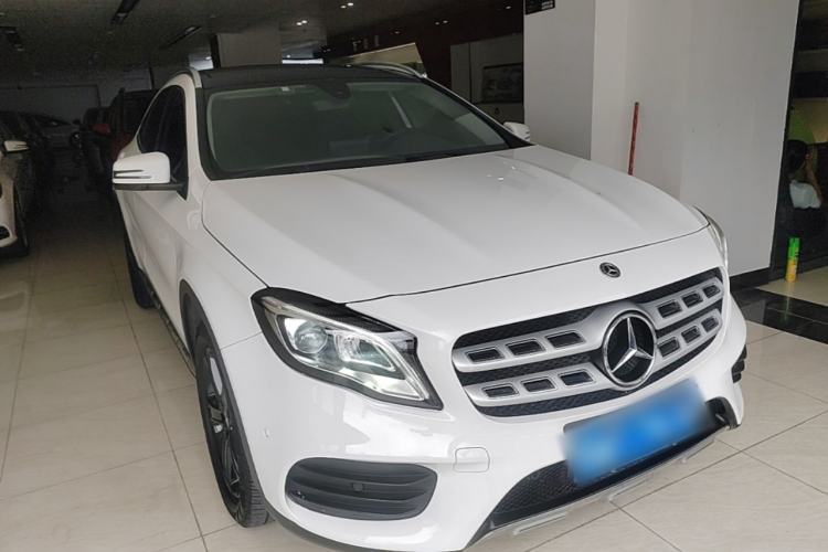 Used Mercedes-Benz GLA 2019 GLA 200 Fashion Model Front Right 45 Deg