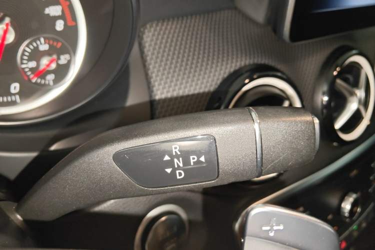 Used Mercedes-Benz GLA 2019 GLA 200 Fashion Model Gear Lever