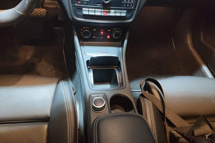Used Mercedes-Benz GLA 2019 GLA 200 Dynamic Edition Gear Lever
