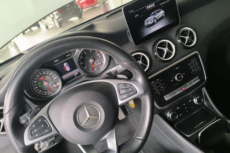 Used Mercedes-Benz GLA 2019 GLA 200 Dynamic Edition Gear Lever