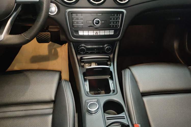 Used Mercedes-Benz GLA 2019 GLA 200 Dynamic Edition Gear Lever