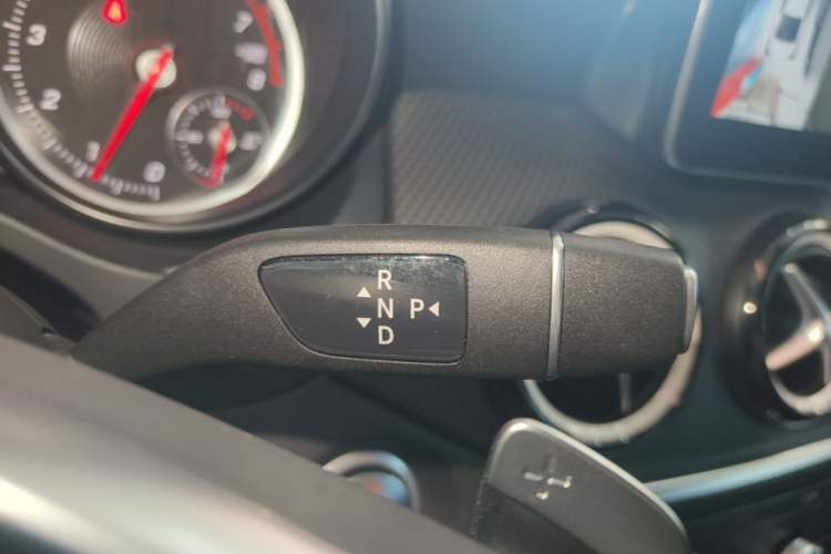 Used Mercedes-Benz GLA 2019 GLA 200 Dynamic Edition Gear Lever