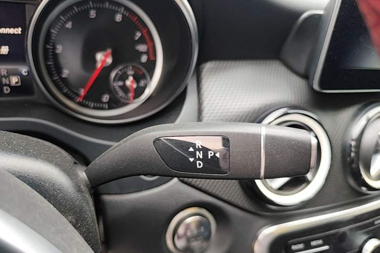 Used Mercedes-Benz GLA 2019 GLA 200 Dynamic Edition Gear Lever