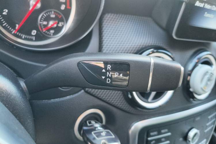 Used Mercedes-Benz GLA 2019 GLA 200 Fashion Model Gear Lever