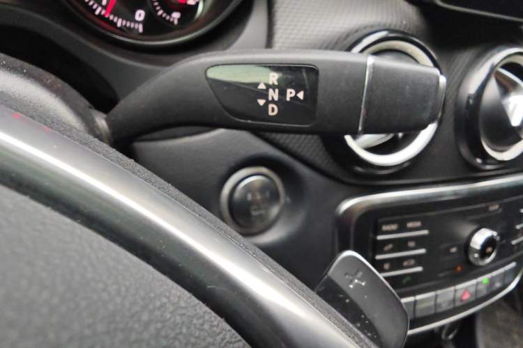 Used Mercedes-Benz GLA 2019 GLA 200 Fashion Model Gear Lever