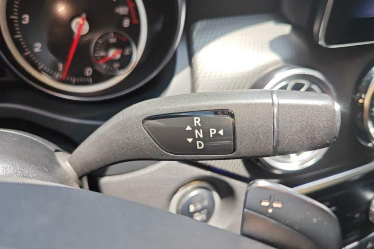 Used Mercedes-Benz GLA 2019 GLA 200 Fashion Model Gear Lever