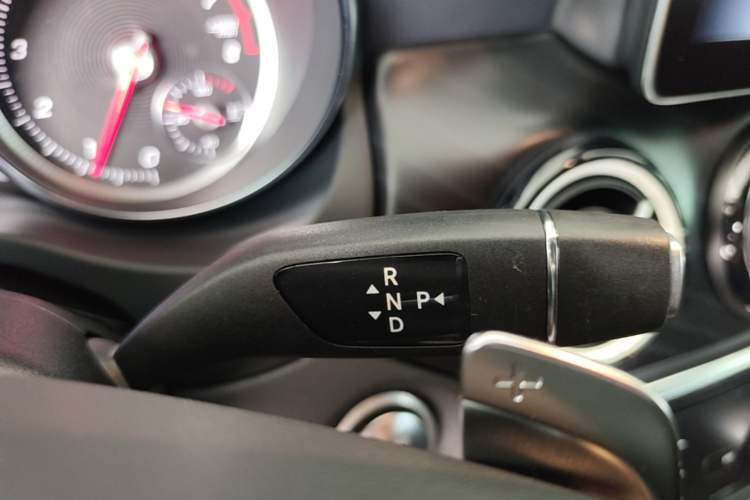 Used Mercedes-Benz GLA 2019 GLA 260 4MATIC Sport Edition Gear Lever