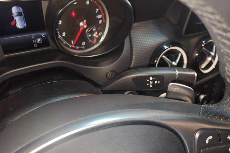 Used Mercedes-Benz GLA 2019 GLA 200 Dynamic Edition Gear Lever