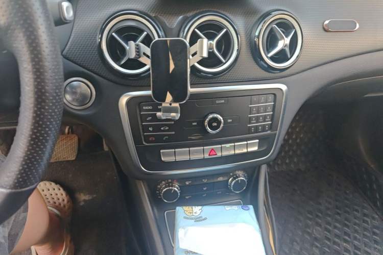 Used Mercedes-Benz GLA 2019 GLA 200 Dynamic Edition Gear Lever