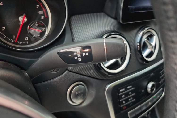 Used Mercedes-Benz GLA 2019 GLA 200 Dynamic Edition Gear Lever