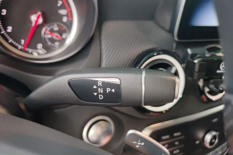 Used Mercedes-Benz GLA 2019 GLA 200 Fashion Model Gear Lever