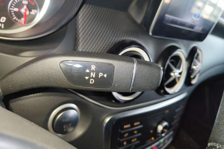 Used Mercedes-Benz GLA 2019 GLA 200 Dynamic Edition Gear Lever