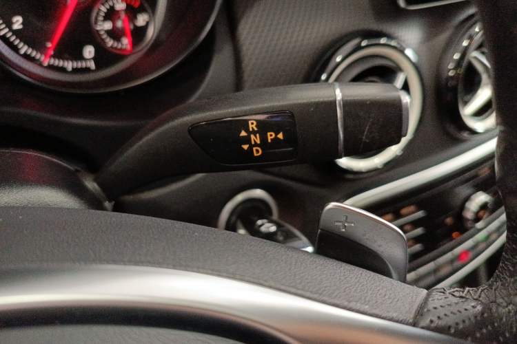 Used Mercedes-Benz GLA 2019 GLA 200 Fashion Model Gear Lever