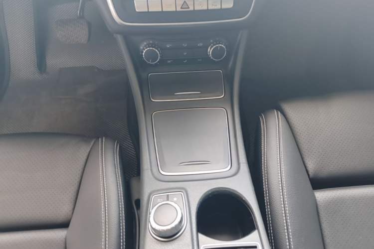 Used Mercedes-Benz GLA 2019 GLA 200 Dynamic Edition Gear Lever