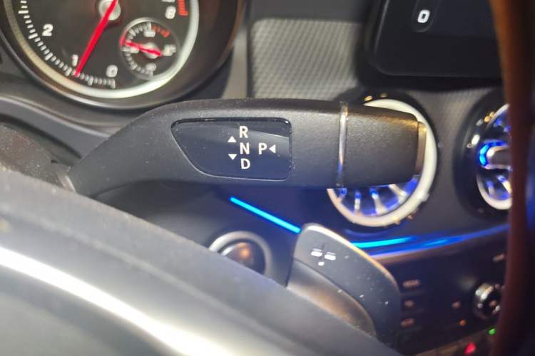 Used Mercedes-Benz GLA 2019 GLA 200 Fashion Model Gear Lever