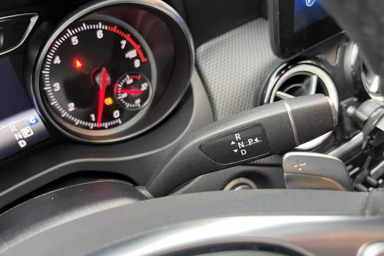 Used Mercedes-Benz GLA 2019 GLA 200 Fashion Model Gear Lever