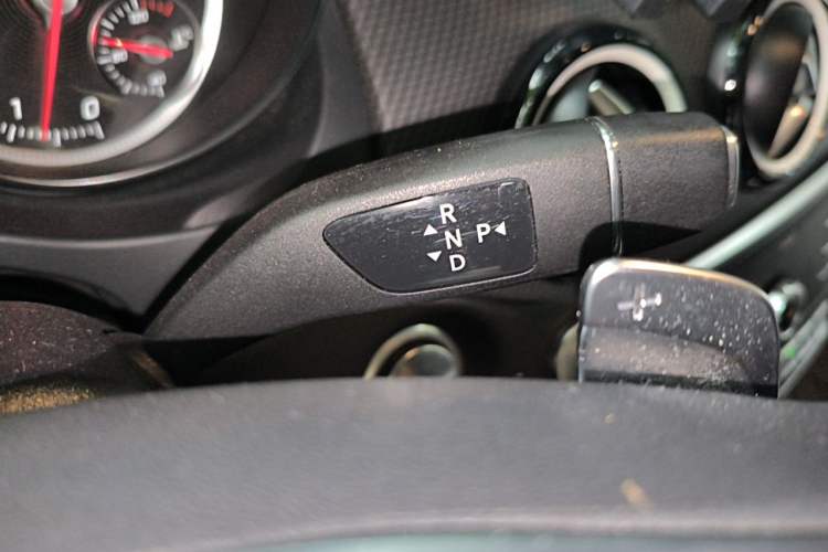 Used Mercedes-Benz GLA 2019 GLA 200 Fashion Model Gear Lever