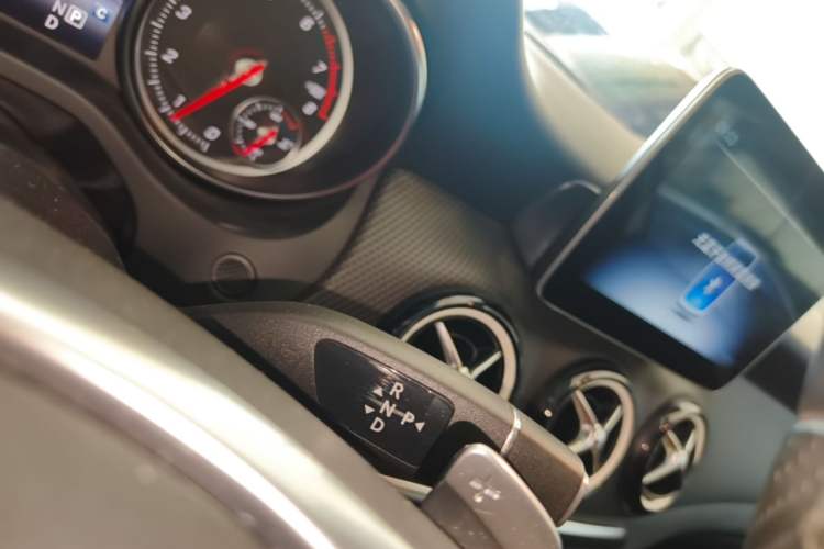 Used Mercedes-Benz GLA 2019 GLA 200 Dynamic Edition Gear Lever
