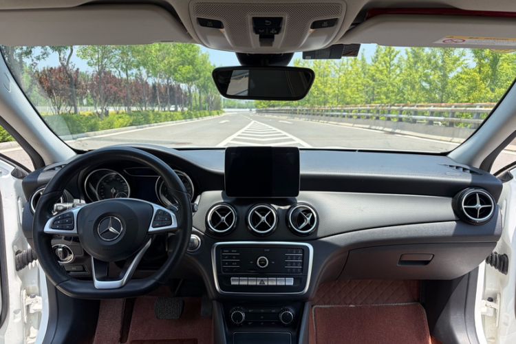 Used Mercedes-Benz GLA 2019 GLA 200 Fashion Model Interior 1