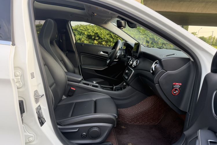 Used Mercedes-Benz GLA 2019 GLA 200 Dynamic Edition Interior 10