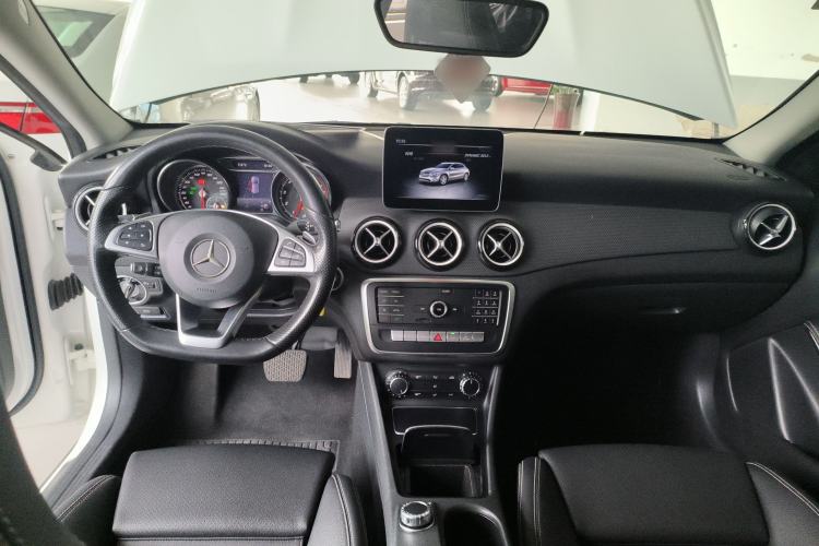 Used Mercedes-Benz GLA 2019 GLA 200 Dynamic Edition Interior 2