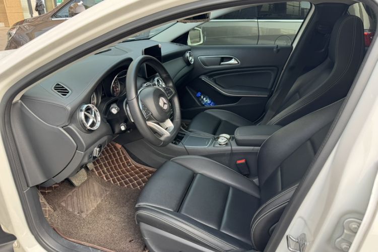 Used Mercedes-Benz GLA 2019 GLA 200 Fashion Model Interior 2