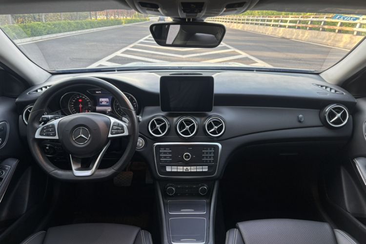 Used Mercedes-Benz GLA 2019 GLA 200 Dynamic Edition Interior 2