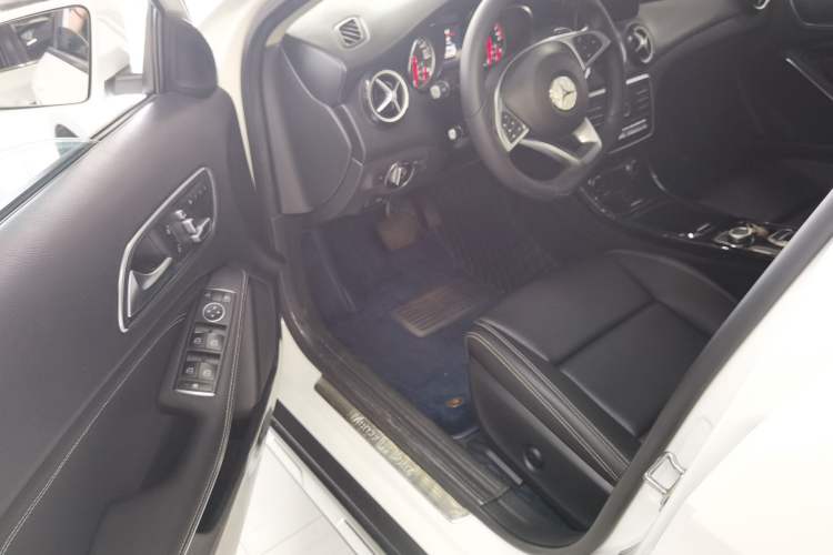 Used Mercedes-Benz GLA 2019 GLA 200 Dynamic Edition Interior 2