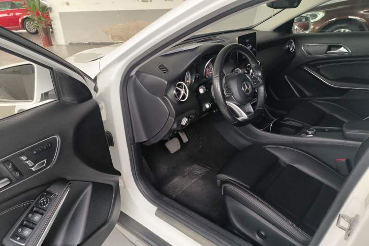 Used Mercedes-Benz GLA 2019 GLA 200 Dynamic Edition Interior 3