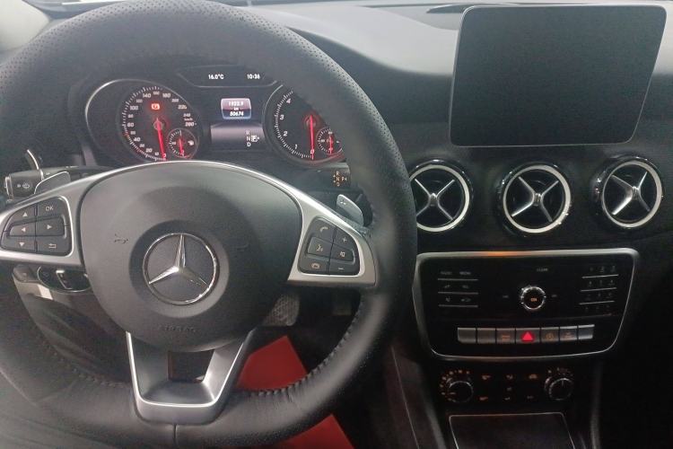 Used Mercedes-Benz GLA 2019 GLA 200 Dynamic Edition Interior 3